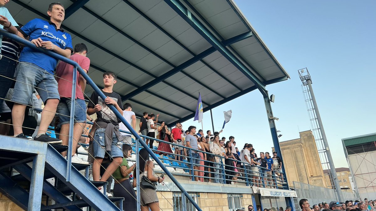 Nela_CF's tweet photo. 🤩 𝑷𝑼𝑬𝑺 𝑺𝑰, 𝑳𝑶 𝑯𝑰𝑪𝑰𝑴𝑶𝑺

✍🏻 El equipo hizo un esfuerzo titánico en un partido muy físico que se decantó con el gol de Lander en el minuto 47.

⚽️ Villarcayo Nela Promesas “B” (47’ Lander) 1-0 @Alcazarcd_mdp 

#Promesas #Derbi https://t.co/um9uIVs5bV