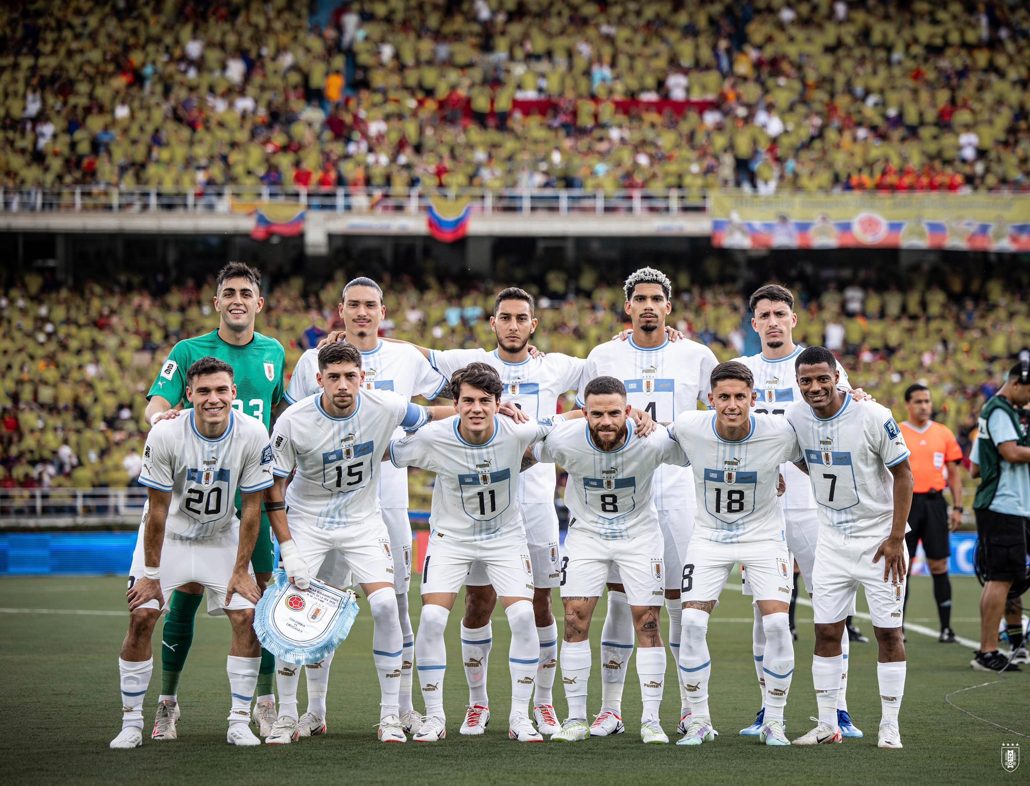 Selección Uruguaya on X: 📸 𝗟𝗮 𝗳𝗼𝘁𝗼 Los once que hoy representan  tres millones. #ElEquipoQueNosUne  / X
