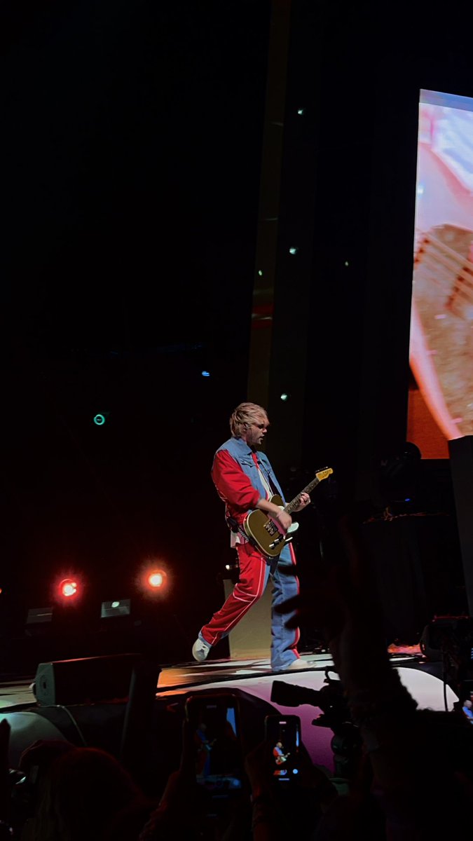 Sunrwin's tweet photo. mi mancano #the5sosshowmilan #5sosmilan https://t.co/nIQIkNjTPk