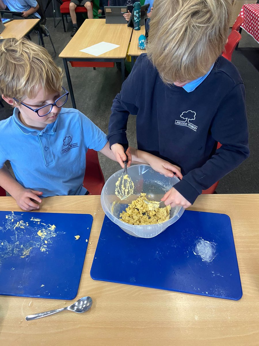 LangsidePri's tweet photo. P5c loved using The Pantry to complete their topic of Extreme Weather by making some volcano cakes. It was also a perfect chance to practise their measurement skills which they have been learning in maths! 

#lifeskills
#application https://t.co/esY6159QWi
