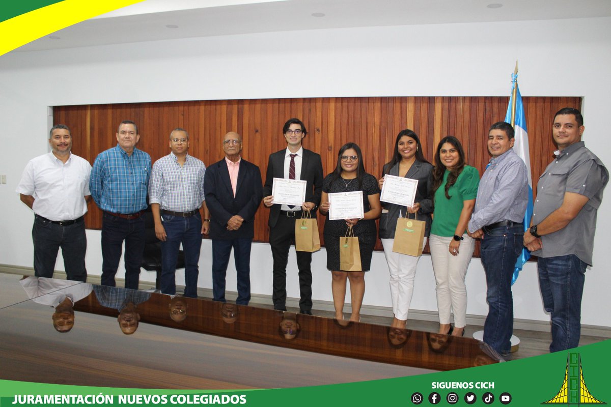 andrescastrohn's tweet photo. ✅👷🏽Como miembro de la Junta Directiva del @cichhn le dimos la bienvenida a nuevos colegiados en acto de juramentacion. 

Estamos trabajando para promover el crecimiento profesional de nuestros agremiados, la educación continua y la defensa de los intereses de los Ing. Civiles https://t.co/izTROYbzHl