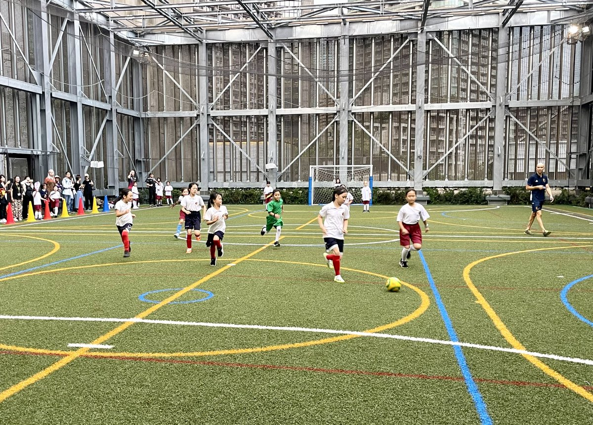 BST_Sport's tweet photo. A round-up of events we have hosted this week. First up: our Lionesses had a brilliant time playing ⚽️ against @phoenixhouse_jp For a lot of our Y4’s it was their first ever match. A huge thank you to all the parents (PH cheerleading squad!) for their support 👏🏻🦁 https://t.co/lwx0t6Tljg