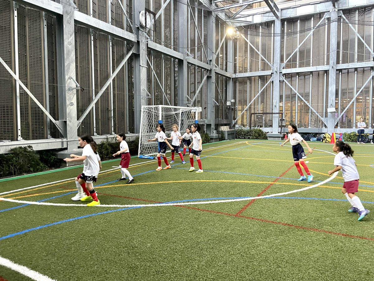 BST_Sport's tweet photo. A round-up of events we have hosted this week. First up: our Lionesses had a brilliant time playing ⚽️ against @phoenixhouse_jp For a lot of our Y4’s it was their first ever match. A huge thank you to all the parents (PH cheerleading squad!) for their support 👏🏻🦁 https://t.co/lwx0t6Tljg