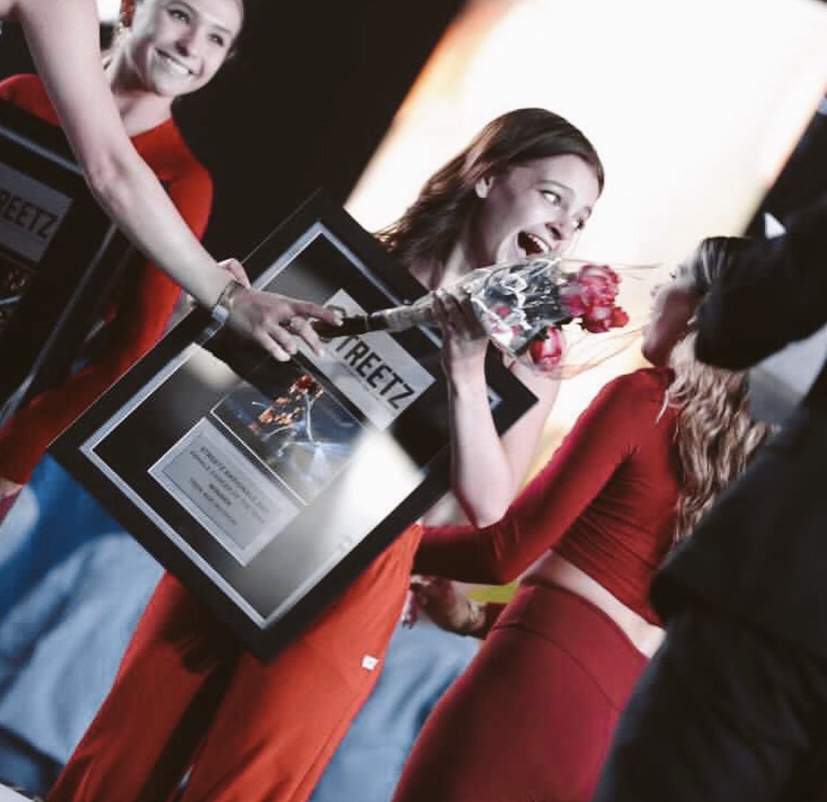 EMILYKGLOBAL's tweet photo. A snippet of #EMILYKELAVOS dancing to Loyal by SAYGRACE at a competition in 2022.
She won Teen Dancer of the Year! 🌟🩷
Full video posted on YouTube - https://t.co/jLM6BSQeiA
#HYBEGEFFEN #DREAMACADEMY #SAYGRACE https://t.co/DeKYXKWrn9