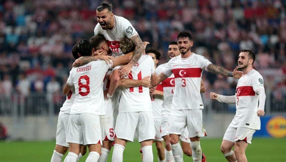 Mükemmelsiniz #BizimÇocuklar!🇹🇷 2024 Avrupa Futbol Şampiyonası Elemelerinde Hırvatistan’ı 1-0 yenerek EURO 2024’e yürüyen A Milli Futbol Takımımızı yürekten kutluyorum. Pazar günü Türkiye’nin Letonya ile oynayacağı maçta hep birlikte takımımızın yanında olalım, Konya’da…