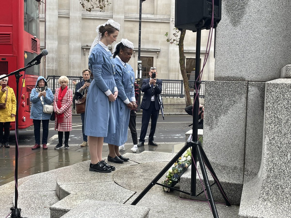 CAlexanderNHS's tweet photo. Remembering Edith Cavell - thank you to Jeflyn and Megan for representing @RoyalLondonHosp nurses and helping us to continue to honour and celebrate this unique nurse. Thank you @ToshDen17 for being our guardian of this tradition. @CavellCharity @CGZimuto https://t.co/FtP9ZN6Dry