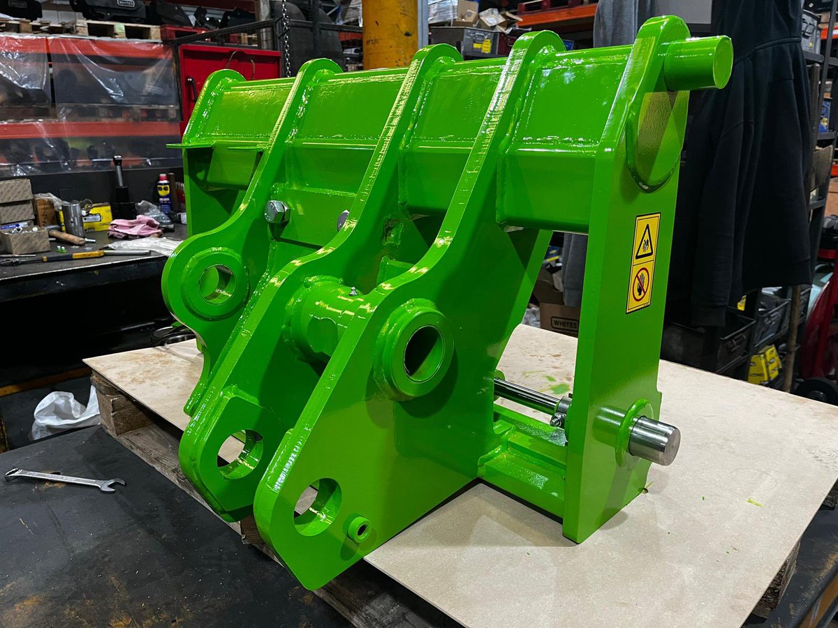 WhitesBuckets's tweet photo. Merlo to Scorpion Hydraulic headstock - designed to maximise the machine schematics finished in OEM Merlo green 😮‍💨 say NO to cut and shuts👊🏻 #whitesdifference #gamechanger #manufacturing #madeinbritain #merlo #OEM #comparethespec #largestattachmentrangeineurope https://t.co/CPguxl9vNJ