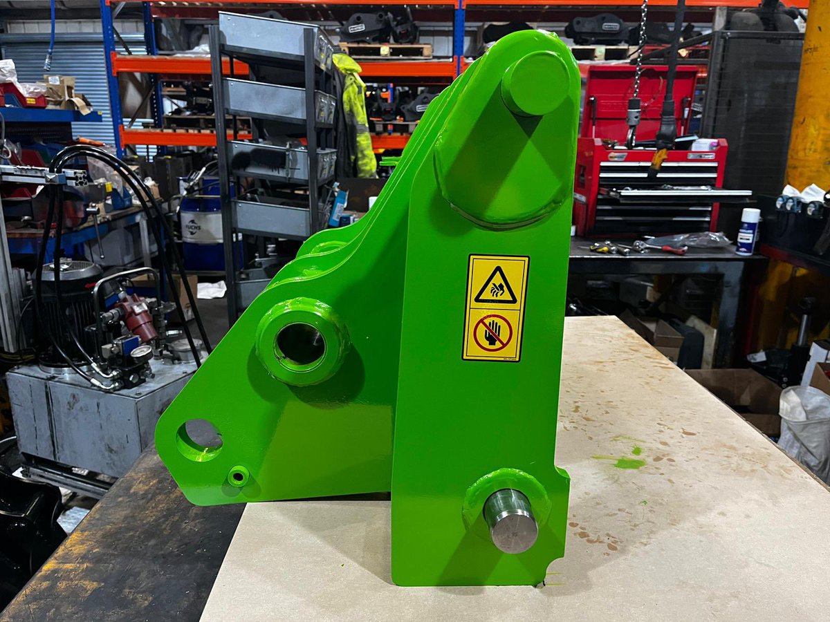 WhitesBuckets's tweet photo. Merlo to Scorpion Hydraulic headstock - designed to maximise the machine schematics finished in OEM Merlo green 😮‍💨 say NO to cut and shuts👊🏻 #whitesdifference #gamechanger #manufacturing #madeinbritain #merlo #OEM #comparethespec #largestattachmentrangeineurope https://t.co/CPguxl9vNJ