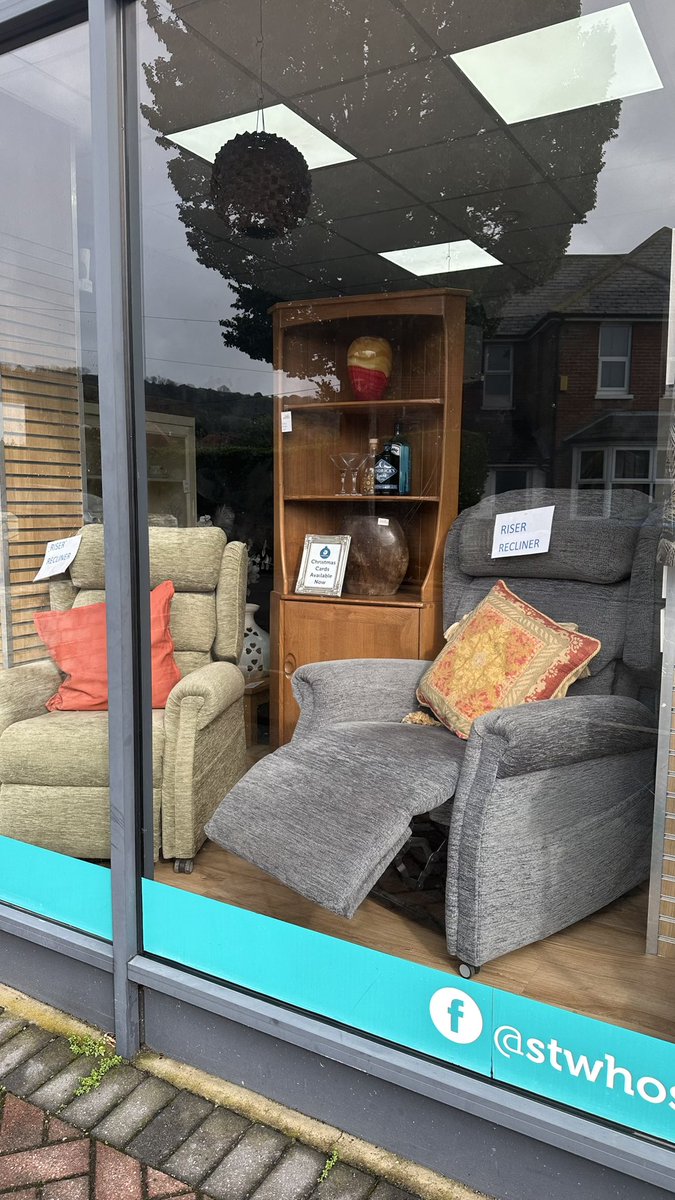 GreenWilfrid's tweet photo. Autumn has arrived at St Wilfrids Hospice shop in Green Street 🍂 🍁 @stwilfridstweet @RhubarbChairs #autumn #homefurnishings #charityshop #recycled #secondhand https://t.co/VhaPG0MsCd