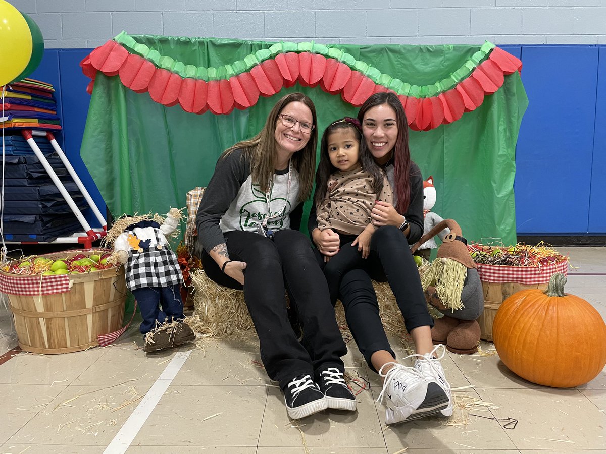 Ms. Cook tweet media