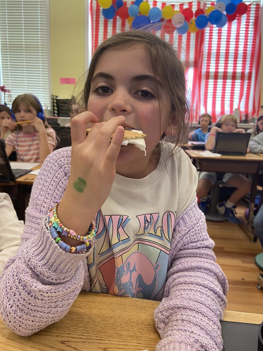 We made solar-powered ovens today, but due to cloud coverage, we had to get a little help from electrical energy to heat these s’mores.  No complaints though. 😋 <a href="/EastElemCCS/">EastElementary</a>