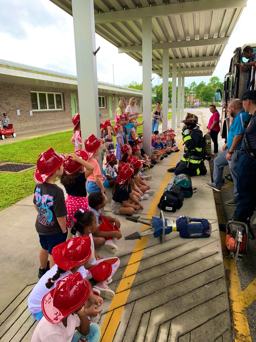Mrs_Mena17's tweet photo. Our future Fire Fighters learned all about fire safety from OCFD today! 🚒🔥 https://t.co/VTKUBLNeGX