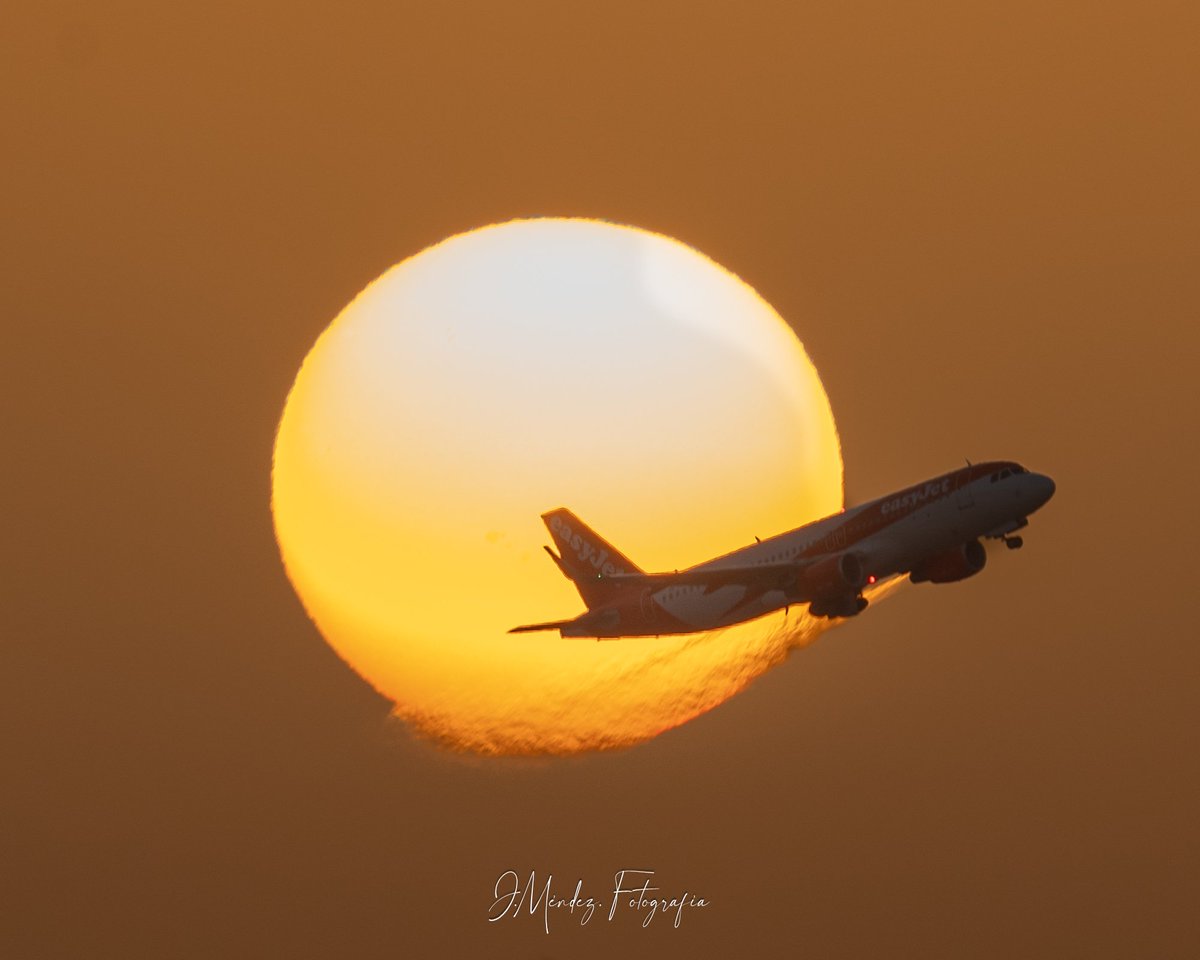 Lo importante no es
tener velocidad.. es tener dirección. 

🌞🛫EasyJet 

Vuelp Ezy-6454 -LGW -32N -G-UZHH -19:15 T1

<a href="/TiempoRTVC/">El Tiempo RTVC</a>
<a href="/NatGeoEsp/">National Geographic España</a> 
<a href="/VickyPalmaMeteo/">Vicky Palma</a> 
<a href="/tiempobrasero/">Tutiempo</a> 
<a href="/A3Noticias/">Antena 3 Noticias</a> 
<a href="/photopills/">PhotoPills</a>