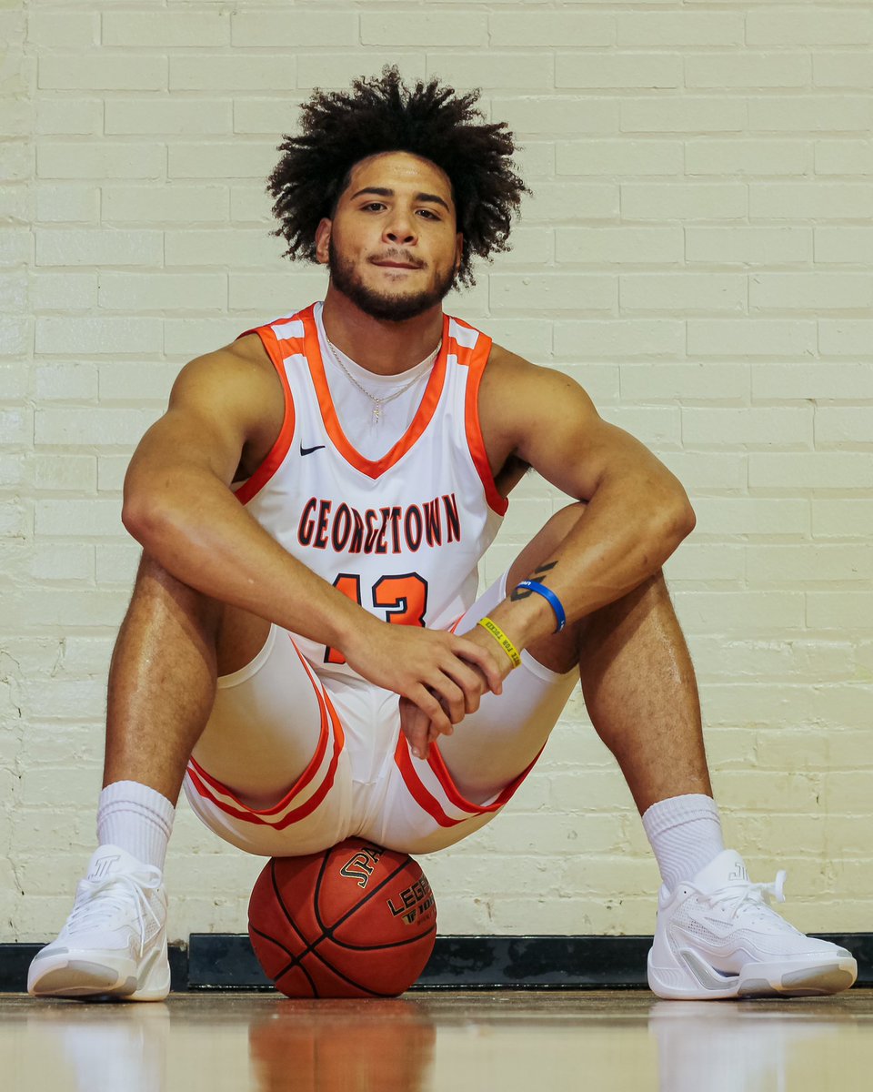 GCAthletics's tweet photo. Checking in to Nike with Basketball ✅ #TigerPride https://t.co/8d9ihxZ0vc