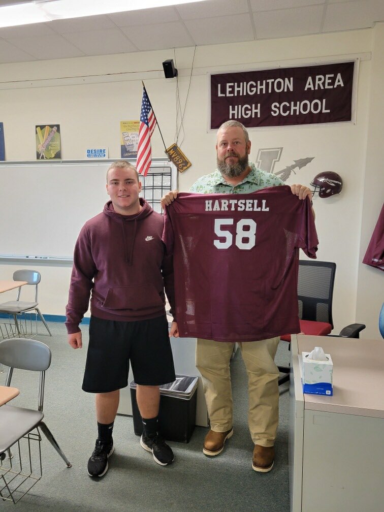 LehightonHighSc's tweet photo. Today are senior football players paid a visit to the teacher who they felt inspired them the most… great experience for all @LehightonFB - thank you Coach McCarroll and the parents club for making it happen!!! #payingitback https://t.co/RciNOmvaMA