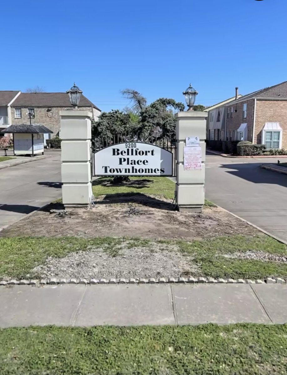 RedSea_Moses's tweet photo. Purchase Price: $950k

• Location: Southwest Houston
• Unit Count: 9 Townhomes
• Unit Mix: Five 2 bed, 2.5 bath | Four 2 bed, 1.5 bath
• Fully Occupied 
• Recent Renovations: Over the last 2 years
• Cap Rate at Purchase: 8.6%
• Net Income: Over $76,000 annually https://t.co/OFDy2URv3t