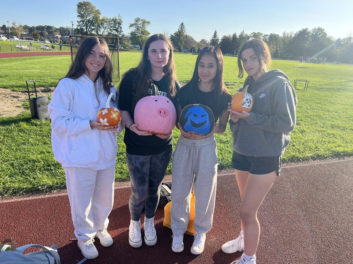 Brewster_FH's tweet photo. Pumpkins and PJs Practice🎃🐻
@BCSD_Athletics @brewsterschools @CoachJPurcell @Miss__Corbett @CherylCorbett11 https://t.co/vCBqlYzxOG