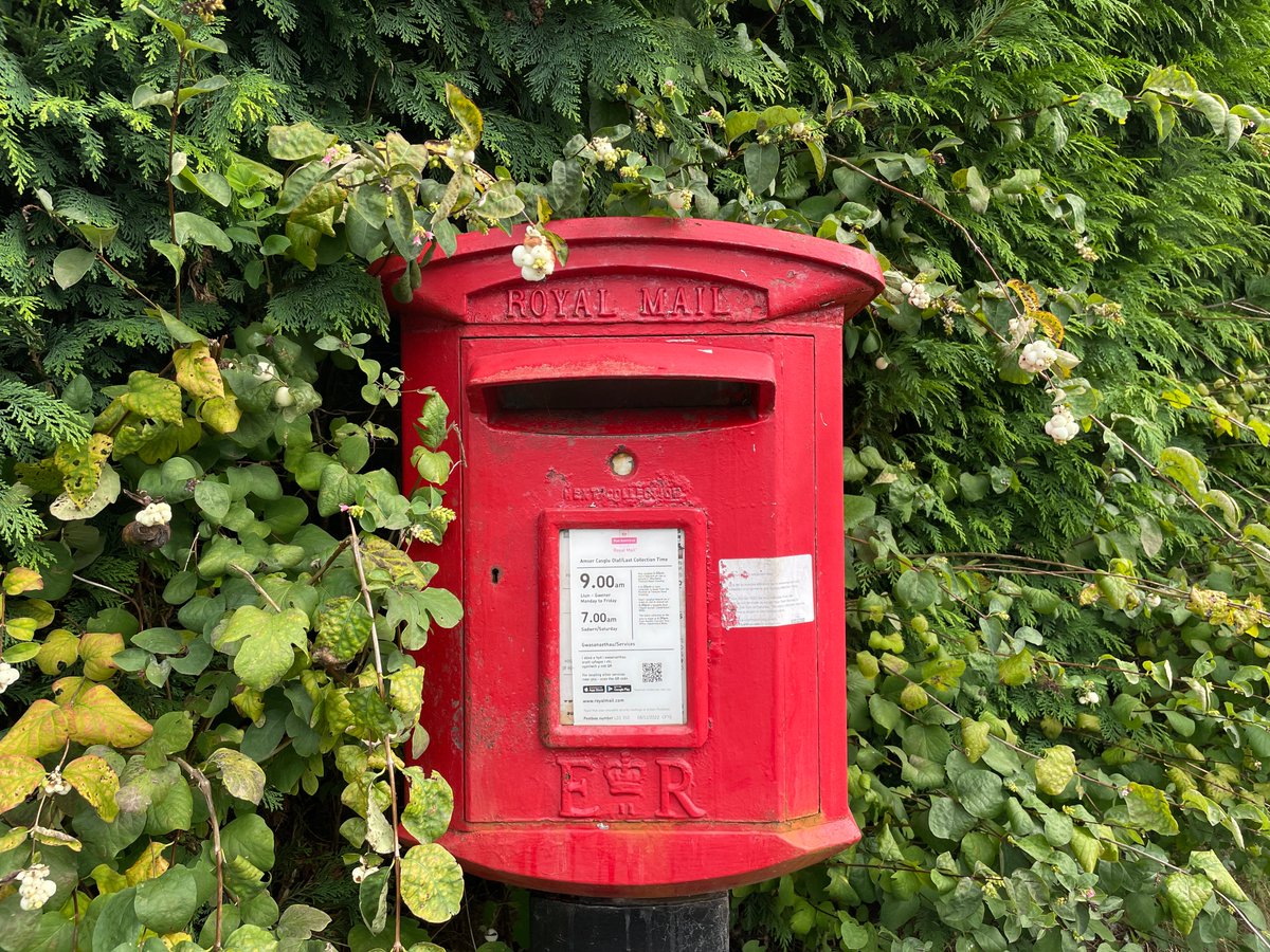 Hints of autumn colours here at Penybont for #PostboxSaturday on a lovely journey this week through Radnorshire