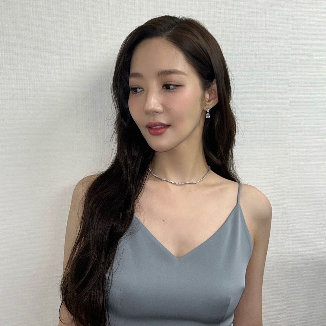PMYGALLERY's tweet photo. she is stunning https://t.co/3L7TaFvj3i