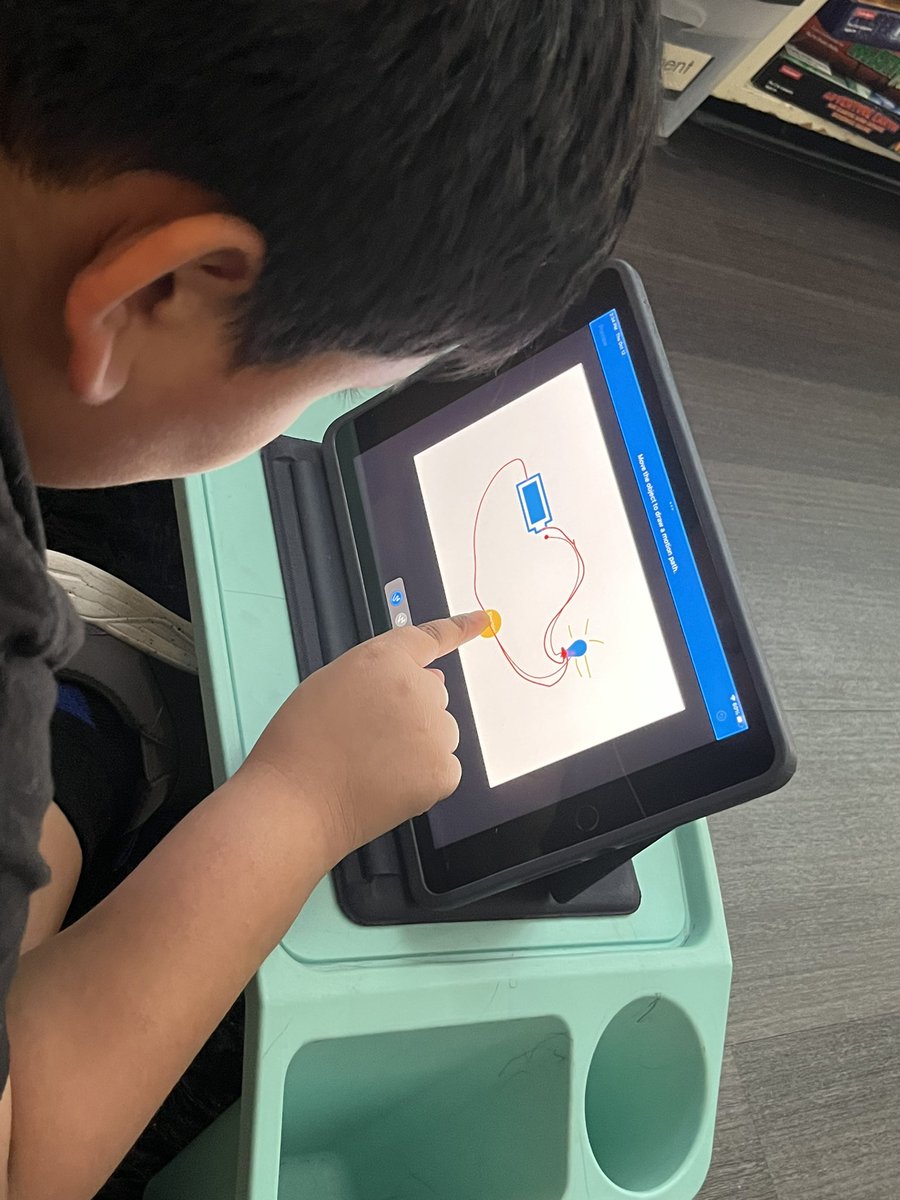 katgracea's tweet photo. Ms. Bonner at @TerraceTigers had her students animate a keynote to show how electricity moves through a circuit! The students loved it! @RISDiTeam https://t.co/aWblZJuSNw