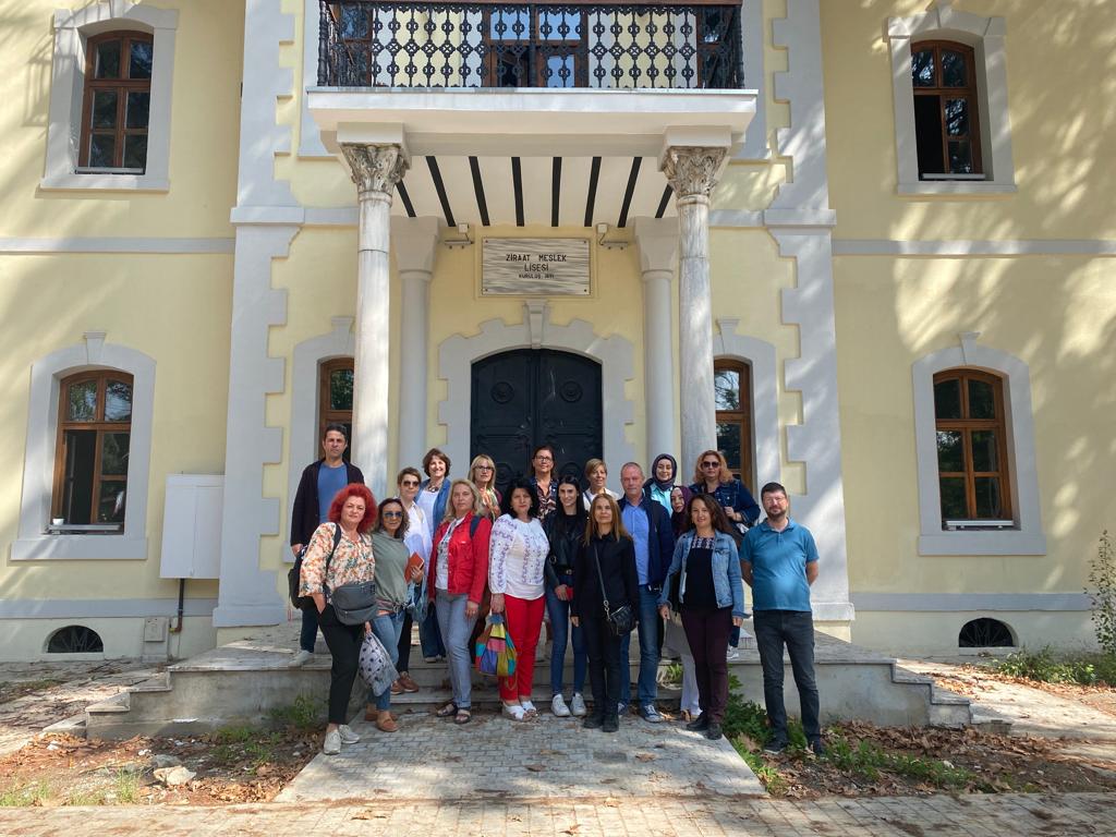 Osmangazi_MEM's tweet photo. Romanya UA tarafından onaylanan "Tarım Liselerinde Hidroponik Tarım Sistemleri Uygulamaları” projesinin ikinci toplantısı Romanya, Hırvatistan, Slovakya ve İtalya’dan gelen ortaklar ile Müdürlüğümüz bünyesinde gerçekleştirildi.
@tcmeb @ulusalajans @Ali_Partal @GurhanCokgezer https://t.co/om2oar70SZ