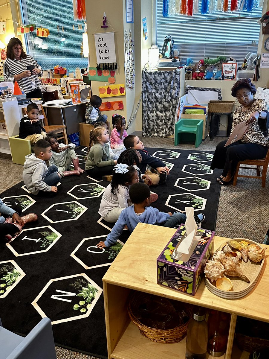 RCPS_EarlyLearn's tweet photo. @RCPS_EarlyLearn
Hosted Rhonda Taylor for Georgia Pre K Week.
#GAPreKWeek #prek #prekweek #earlylearn https://t.co/BUdnoZP2Es