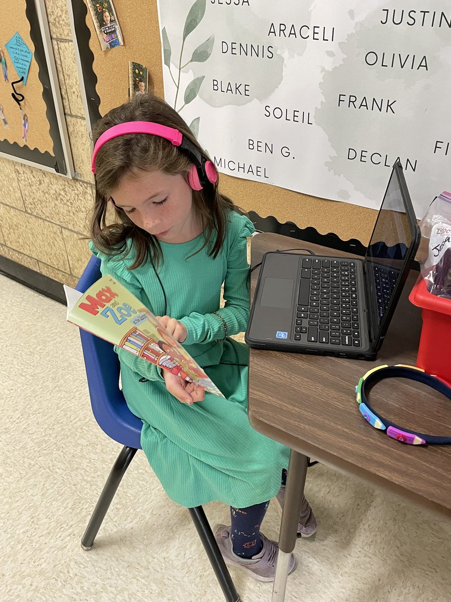 BPESchool's tweet photo. Students in 2MB learned how to be GREAT at reading aloud.  They even practiced, recording studio style, for others to hear. https://t.co/p641lA7U8U