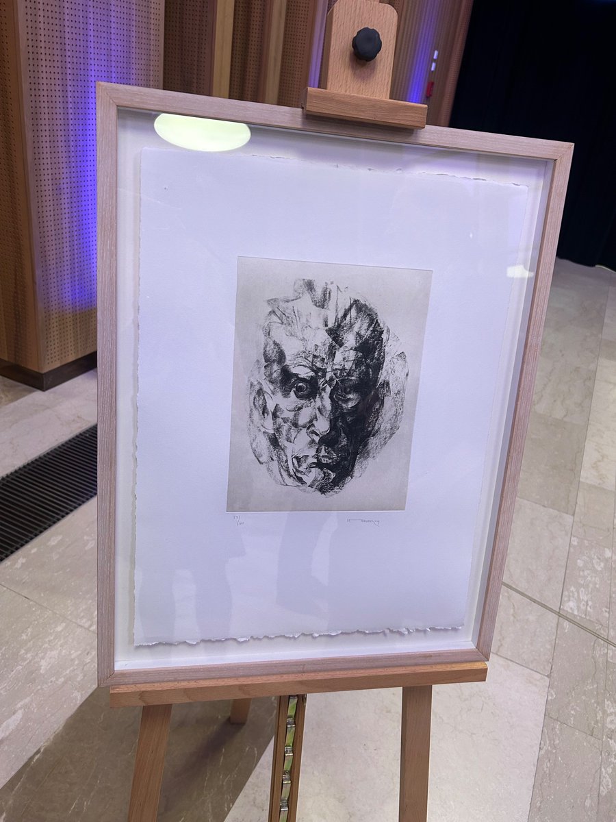 A moving night at @MupaBudapest  as maestro Gyorgy Kurtág received a standing ovation at the premiere of his opera of Beckett’s Endgame. Honoured to present the 97-year old composer with a special message from @PresidentIRL & a Louis le Brocquy print, courtesy of @IMMAIreland.