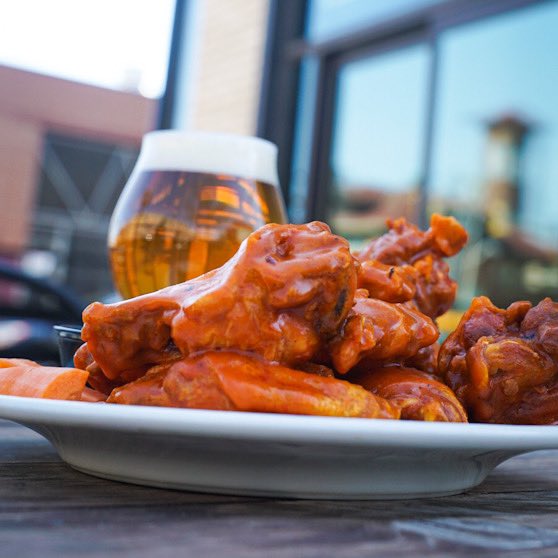 Consider this your sign to enjoy 75¢ wings at Pressure Drop today! 🤙🍻

75¢ every Thursday. Dine-in only.