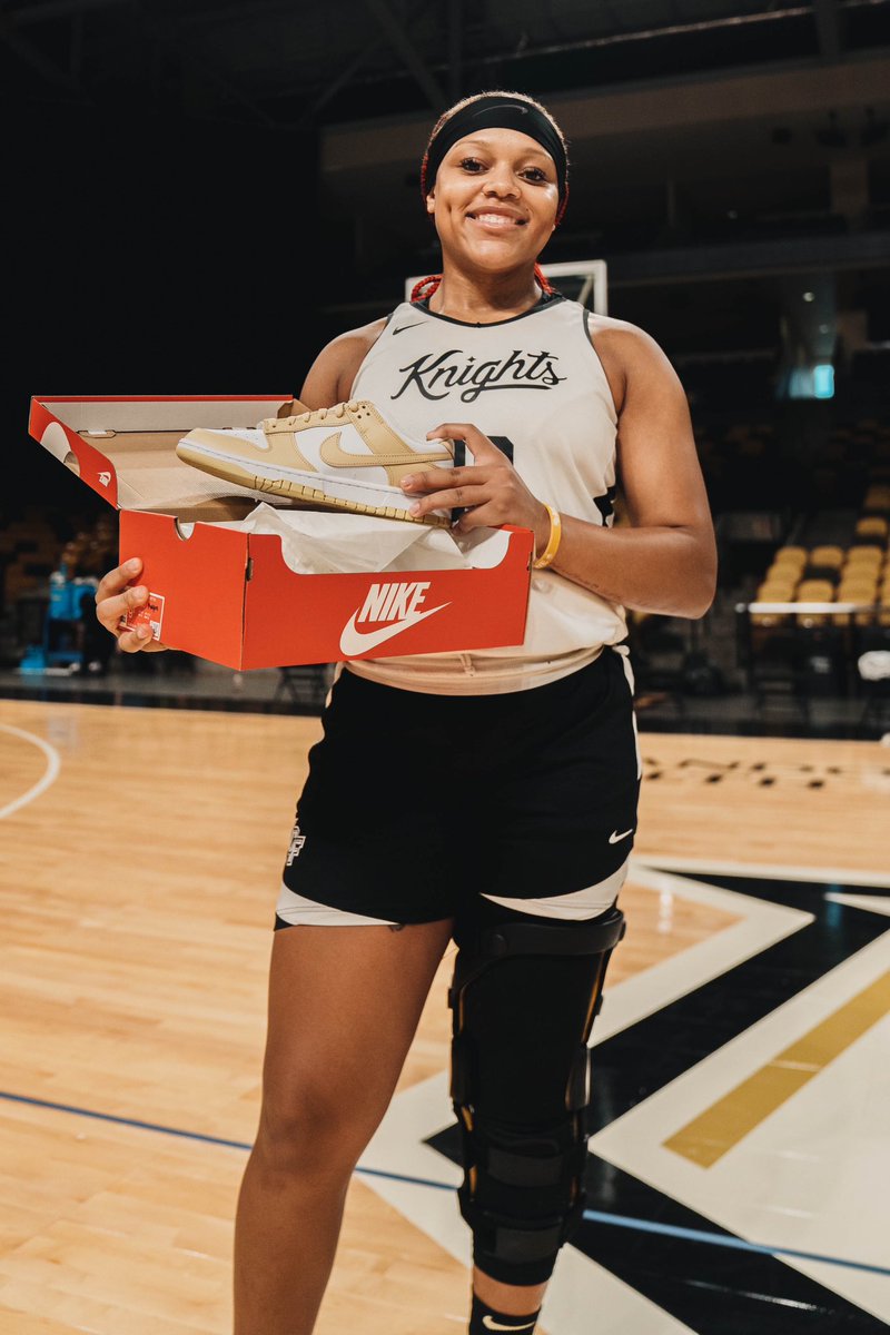 UCF_WBB's tweet photo. Highest GPA ➡️ Fresh Kicks 😎

Congrats @Morganirie for having the highest GPA on the team! https://t.co/ZngyMa0wgE