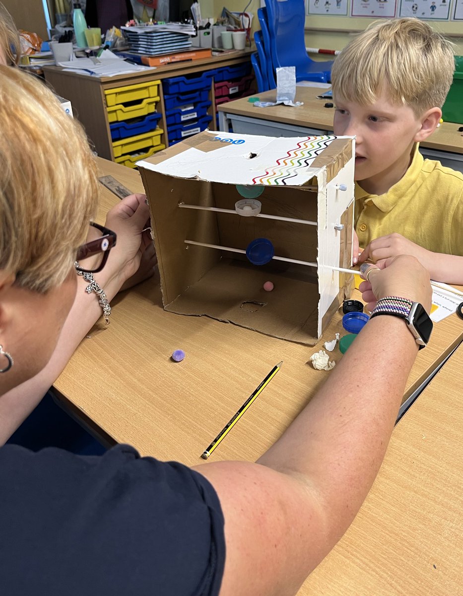 LB4SJS's tweet photo. @SandwichJunior Science Club explored forces through these fabulous drop games. Great for all sorts of DT skills and hand eye coordination. Thanks Mrs R for the idea. https://t.co/kIpAnB9Q3S
