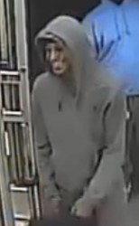 CrimeStoppersCO's tweet photo. 🚨🚨WHO ARE WE??? 🚨🚨 Earn $$$$ Rewards, Remain Anonymous! Tip-line 720.913.7867.
They were involved in an agg assault on 10/6 around 2800 block of S Colo Blvd.
Help @DenverPolice make a #SaferDenver! #CrimeStoppers #StopCOCrime #MDCS #StopCrimeCO https://t.co/x27vhZLmzQ
