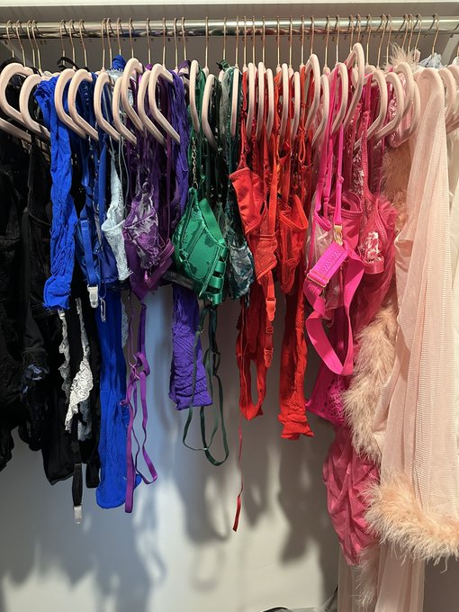 Finally hung up all my lingerie 😍 it looks so pretty https://t.co/VCxuTvH918<a href="/tag/cars"class="tags"><span>#cars</span></a><a href="/tag/bmw"class="tags"><span>#bmw</span></a><a href="/tag/pickone"class="tags"><span>#pickone</span></a>