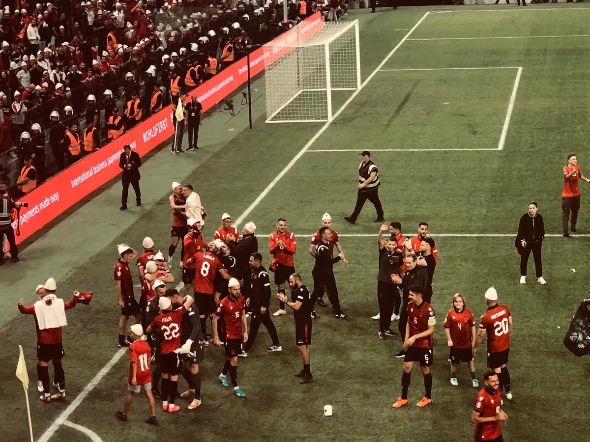 🇦🇱🇦🇱🇦🇱 URIME SHQIPTARI 🇦🇱🇦🇱🇦🇱

SHQIPËRI - çeki (3:0)