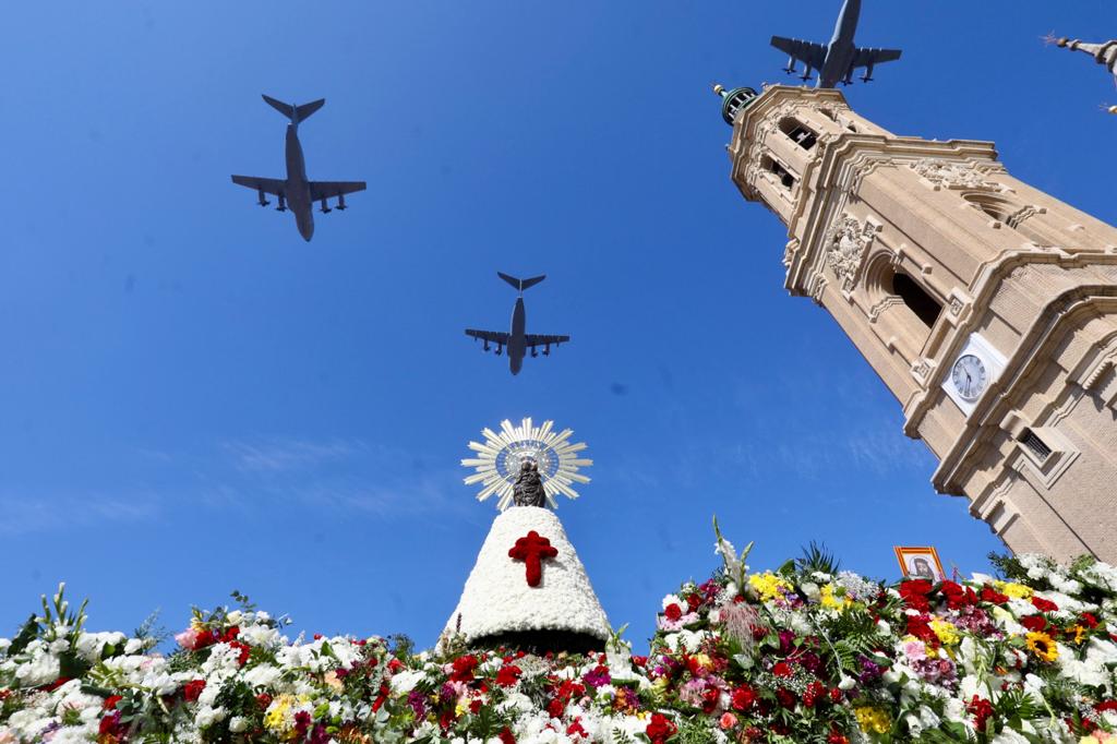 zaragoza_es's tweet photo. 145.000 oferentes han llevado hoy sus flores a la Virgen del Pilar.
A las 21:28 acababa la Ofrenda, en el mejor plazo previsto, tras conseguir optimizar el tiempo por la tarde gracias a los chips que la organización ha repartido a buena parte los grupos.
@f https://t.co/hhSw7zbe2Q
