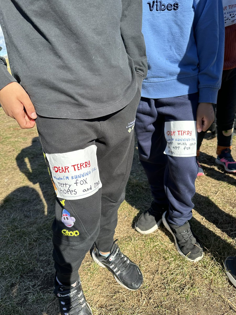 Terry Fox run today!! What a beautiful day supporting a great cause! ☀️ <a href="/DesmondHDSB/">Viola Desmond Public School</a>