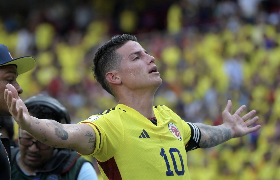 SamuelPardoR17's tweet photo. 🔝 James Rodríguez ha anotado 12 goles en Eliminatorias Sudamericanas en 41 partidos. Cada vez que anoto la selección ganó 8 veces, empató 3 y perdió 1 ante Ecuador en las eliminatorias pasadas. Además se convirtió en el SEGUNDO colombiano en anotar en 4 eliminatorias diferentes. https://t.co/j05bVYVZrh