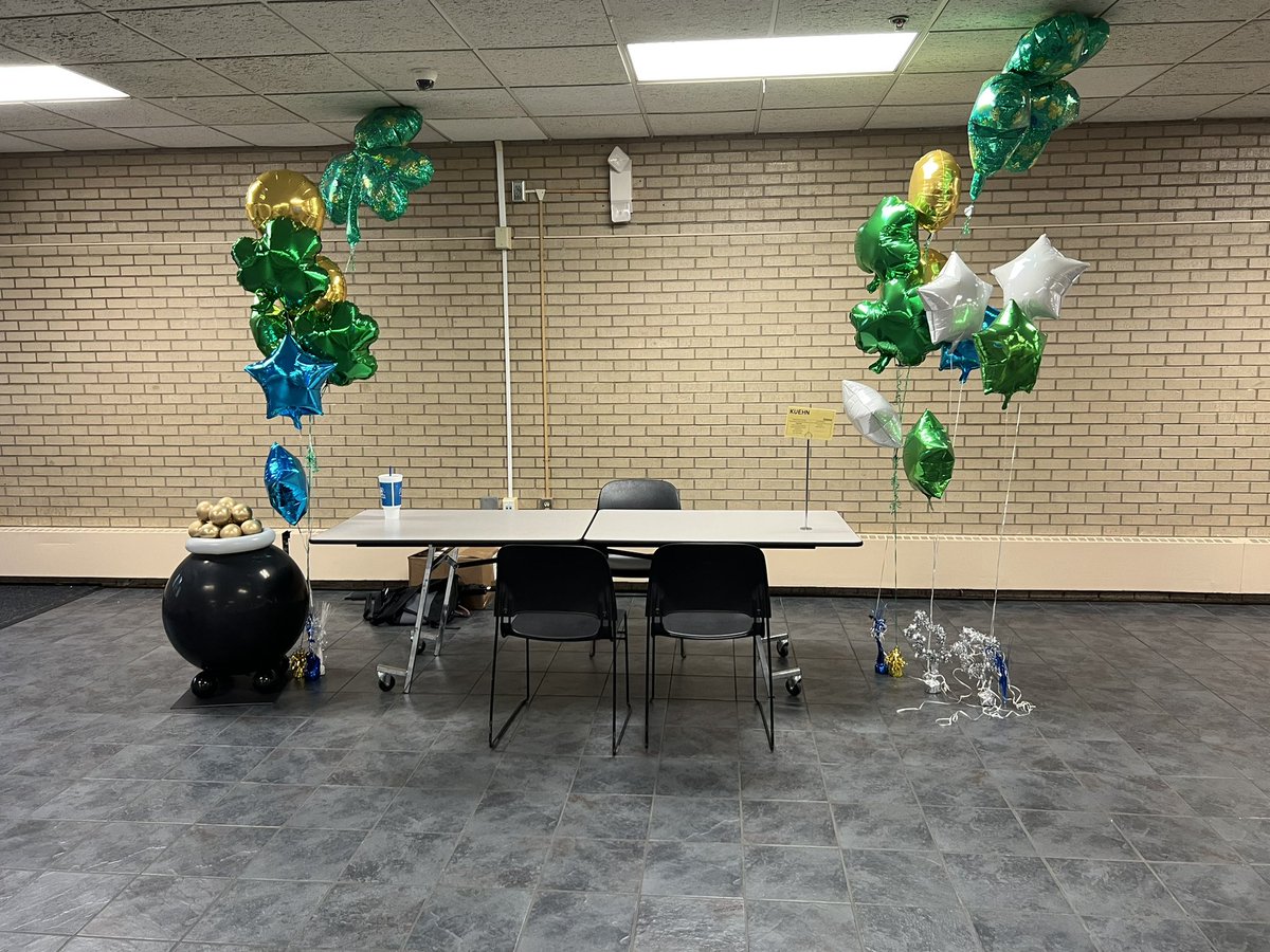 I say I decorated my table for conferences quite well!

I just don’t know where to put the tip jar.