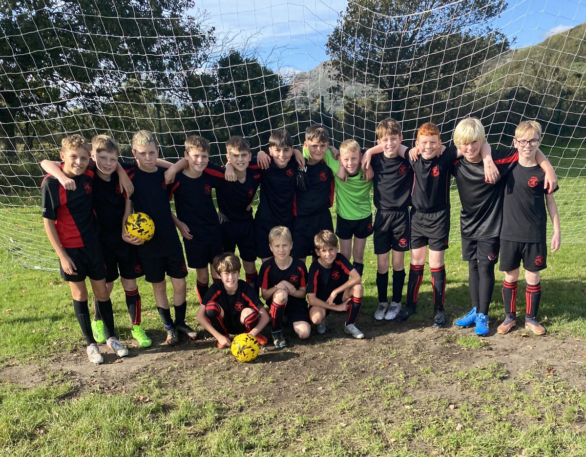 AddGorff Brynrefail (@agbrynrefs) on Twitter photo Llongyfarchiadau i tîm pêl droed blwyddyn 7, ennill 5-0 yn erbyn Ysgol Eifionydd.
Charlie ⚽️⚽️
Aran ⚽️
Elis ⚽️
Ceian ⚽️
Seren y gêm- Kai
Ymlaen i’r rownd nesaf yn erbyn Ysgol Glan y Mor
<a href="/WelshSchoolsFA/">Welsh Schools' F.A.</a> <a href="/YsgBrynrefail/">Ysgol Brynrefail</a> Llongyfarchiadau i tîm pêl droed blwyddyn 7, ennill 5-0 yn erbyn Ysgol Eifionydd.
Charlie ⚽️⚽️
Aran ⚽️
Elis ⚽️
Ceian ⚽️
Seren y gêm- Kai
Ymlaen i’r rownd nesaf yn erbyn Ysgol Glan y Mor
<a href="/WelshSchoolsFA/">Welsh Schools' F.A.</a> <a href="/YsgBrynrefail/">Ysgol Brynrefail</a>