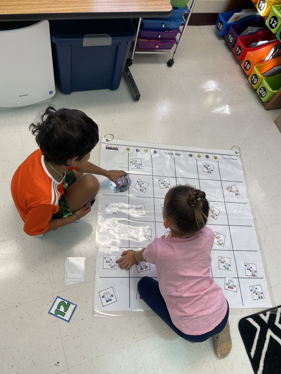 RookerGrade2's tweet photo. We practiced using algorithms and math facts using BeeBots. Students did a great job and had so much fun. @HorizonElem https://t.co/tQJDpt1jRQ