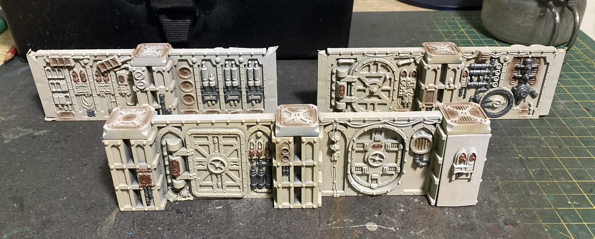 Penddraig131's tweet photo. Started adding some base colours onto the next set of #boardingaction terrain. Nice to have slightly different designs to work on.

#30k #40k #zonemortalis #Warmongers https://t.co/8096j3rNo4