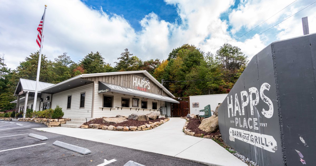 JDavisConst's tweet image. A very special place for us in the mountains, Happ’s Place continues to keep customers happy, fed, and entertained.

Check it out below.
jdavisgc.com/projectgc/happ…

#jdavis #construction #happsplace #glenville #cashiers #NC #restaurant