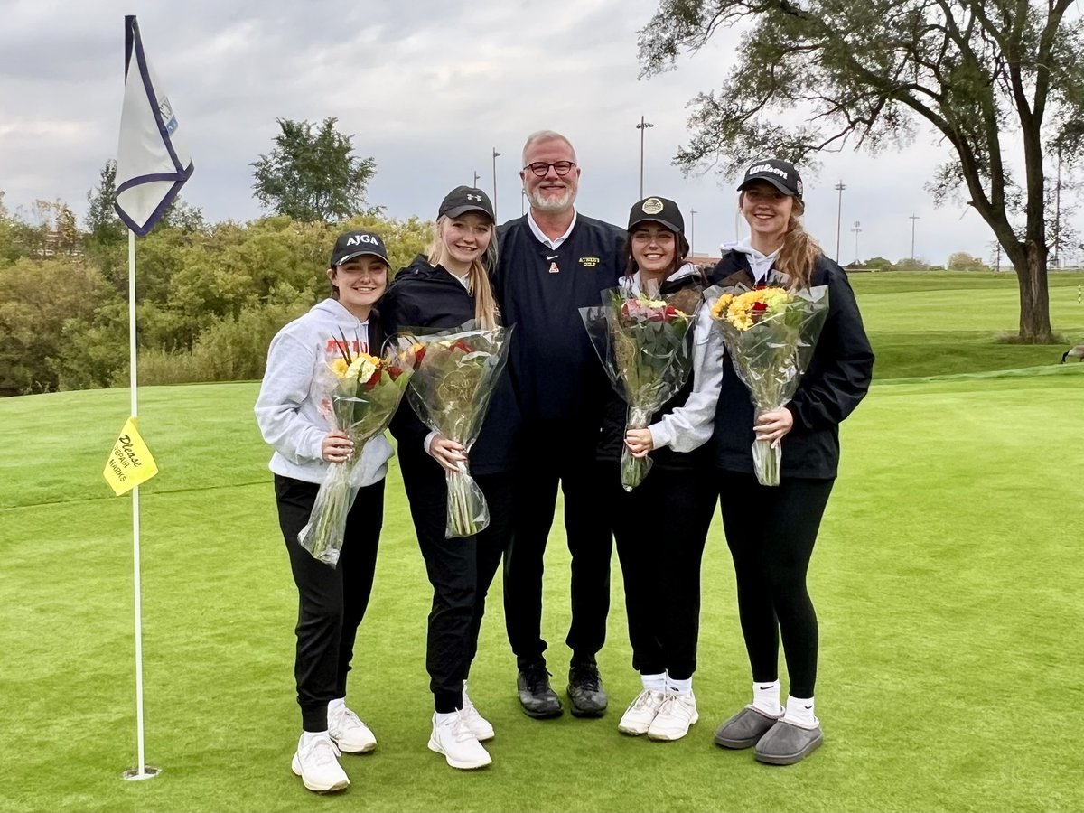 TroyAthensGolf's tweet photo. Yesterday we celebrated the end of our season with our annual Senior Scramble. The Seniors beat the Underclassmen 34 to 35.
The fun never ends with these girls!
#classof2024
#gohawks https://t.co/RqCnqXo457