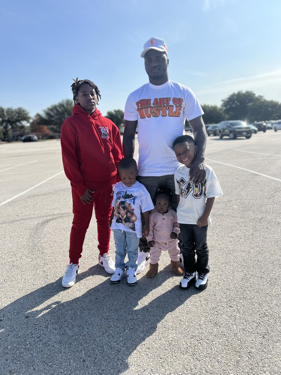 iEnjoyThoak_DMG's tweet photo. My lil ppl🤍 https://t.co/NItOuwvMFM