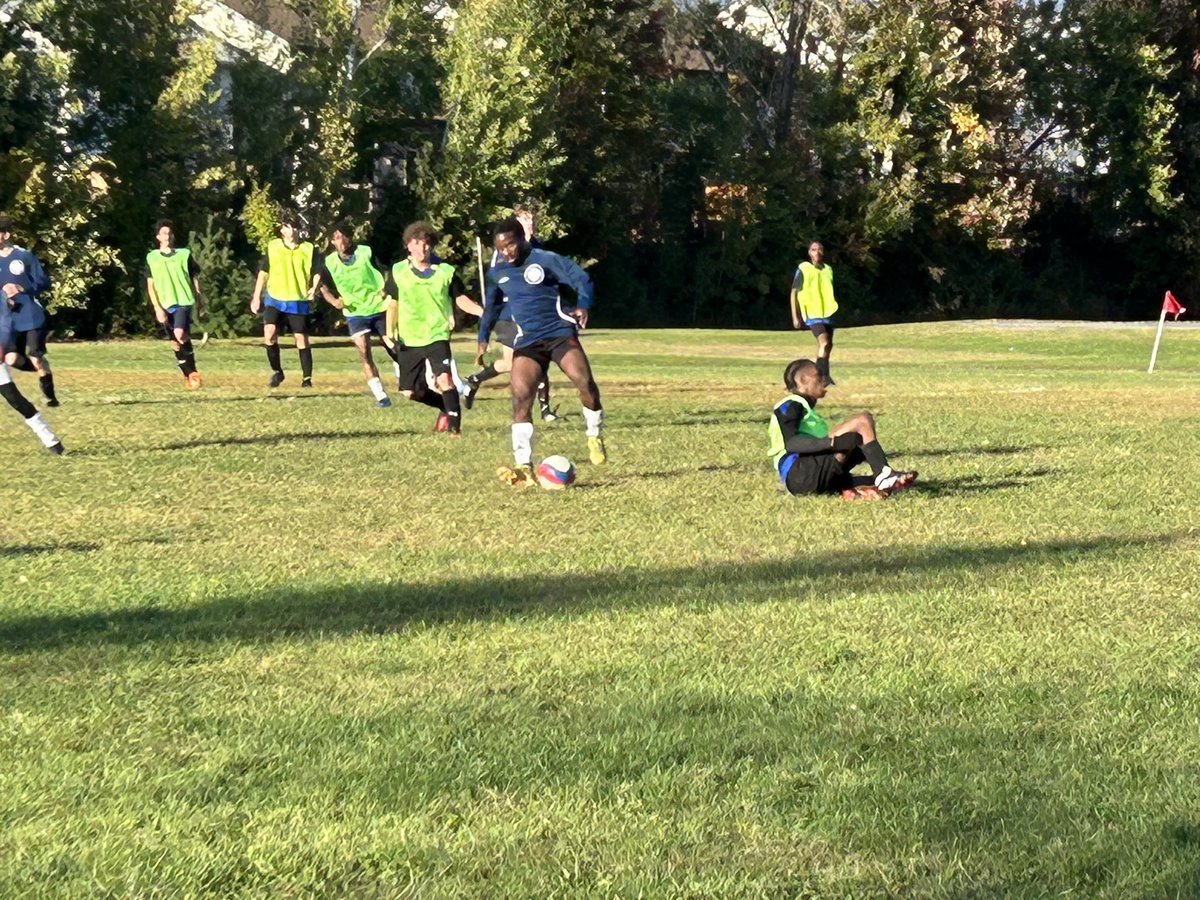 laserccsg's tweet photo. Félicitations à l’équipe de SGS ⚽️ pour sa victoire de 2-1 contre @BdDesloges ! #LaserEtFier #SAMsoccer @CcSamuelGenest @NCSSAASports https://t.co/qKzy43Y2rU