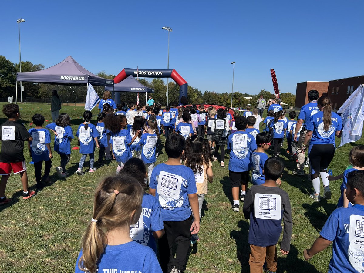Anderson_Stars's tweet photo. We had a blast at the Fun Run! @Discovery_elem @discoverypto1 https://t.co/HWHVNHDhsK