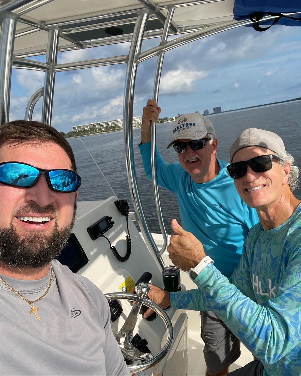 ShaneHunterlive's tweet photo. Was a gorgeous, fun day on the ocean!Caught a bunch of beautiful exotic fish. Everything thing from queen 👑 triggerfish, rainbow runner 🌈, gray triggerfish, red grouper, grunt and porgy’s. Grateful and blessed! #queentriggerfish #saltlife #grateful https://t.co/EWx14L8Jw5