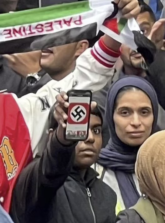 BentleyMarv's tweet photo. Reply to a Palestinian living in the UK and see through their true colours : 

👇
Free Palestine of nazi supporters and Hamas terrorist 👍

They will say NO
#FreePalastine #FreeGaza #Gaza #HamasMassacre #Israel #IsraelPalestineConflict #HamasTerrorists #England https://t.co/vBDdskZPlt