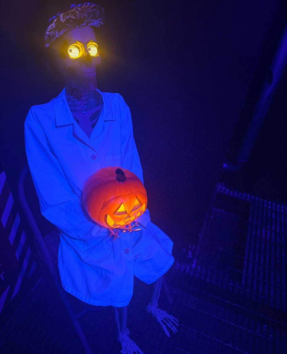 BreakoutWaikiki's tweet photo. 👻 Calling all Ghouls and Goblins for a spooktacular adventure at Breakout Waikiki's Private Halloween Escape Rooms! 🎃

The Hero | Patient 57

#breakoutwaikiki #escaperoomshonolulu #halloweenescaperoom #patient57 #thehero https://t.co/0sZXz2ixMt