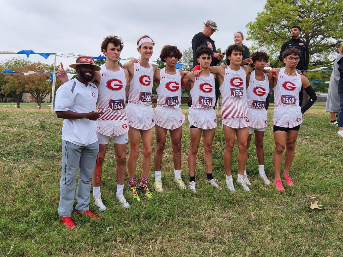 LeopardTrackXC's tweet photo. First Varsity Boys XC Team Champions in school history! Varsity and JV boys sweep district https://t.co/KcTnyIJtUJ